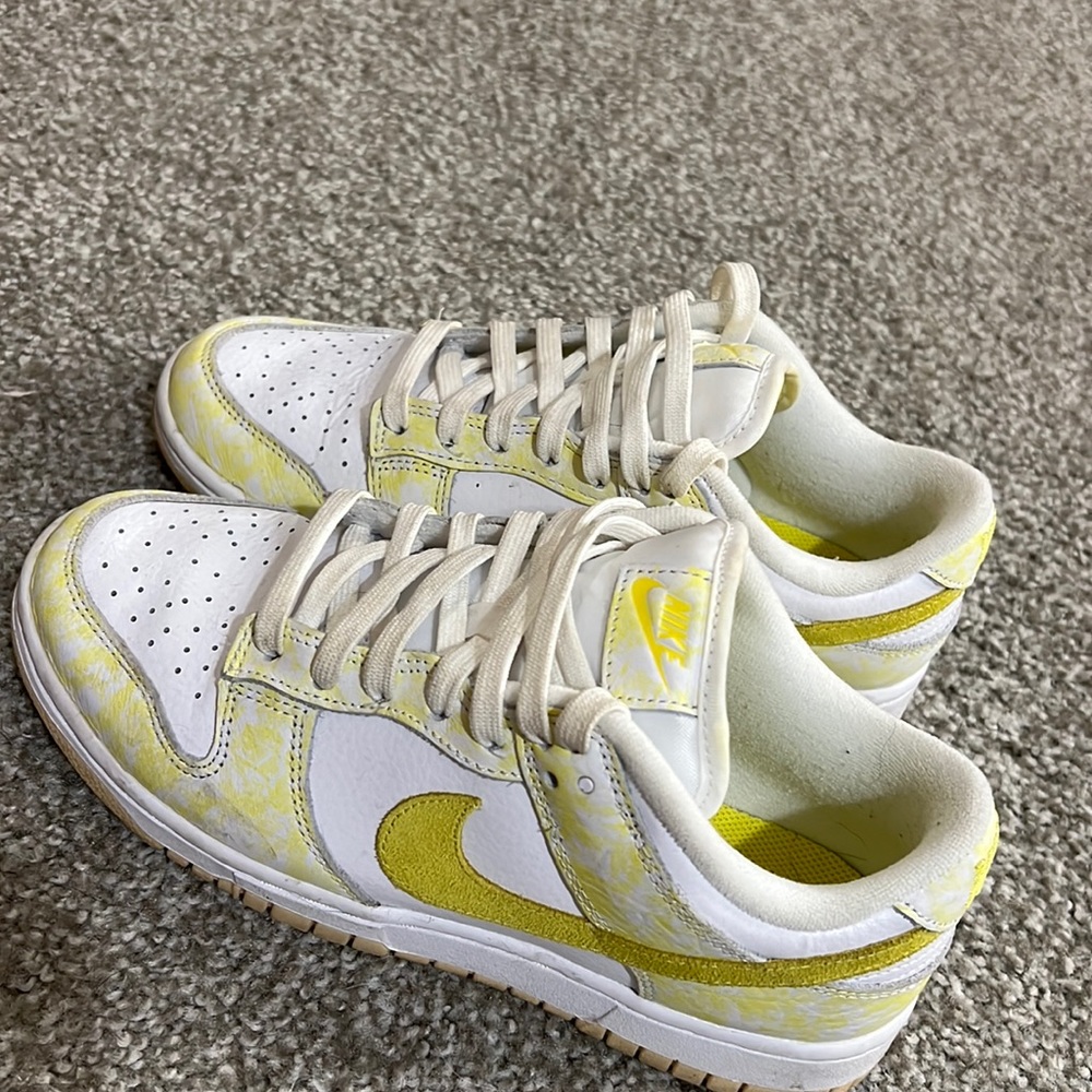 Nike Dunks Low Yellow